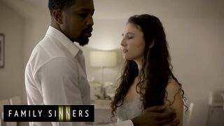 FAMILY SINNERS - Hottie Liz Jordan enciende a su padrastro Isiah Maxwell y quiere satisfacerla